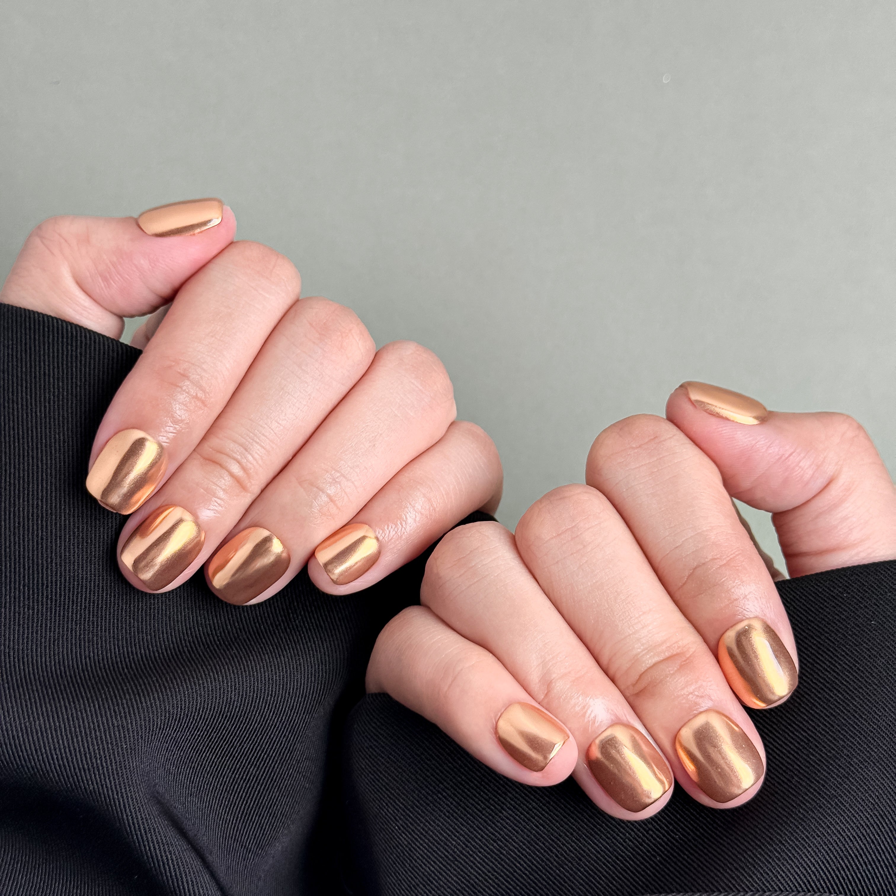 Ongles Press-On MIBLAB dor¡§|s brillants port¡§|s sur mains, Manucure luxueuse Gen¡§¡§ve