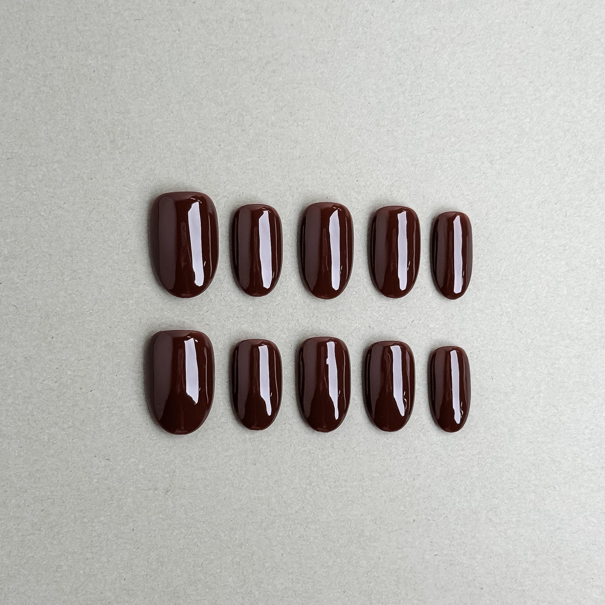 KKO Oval ongles press-on bruns premium MIBLAB, faux ongles réutilisables à Genève