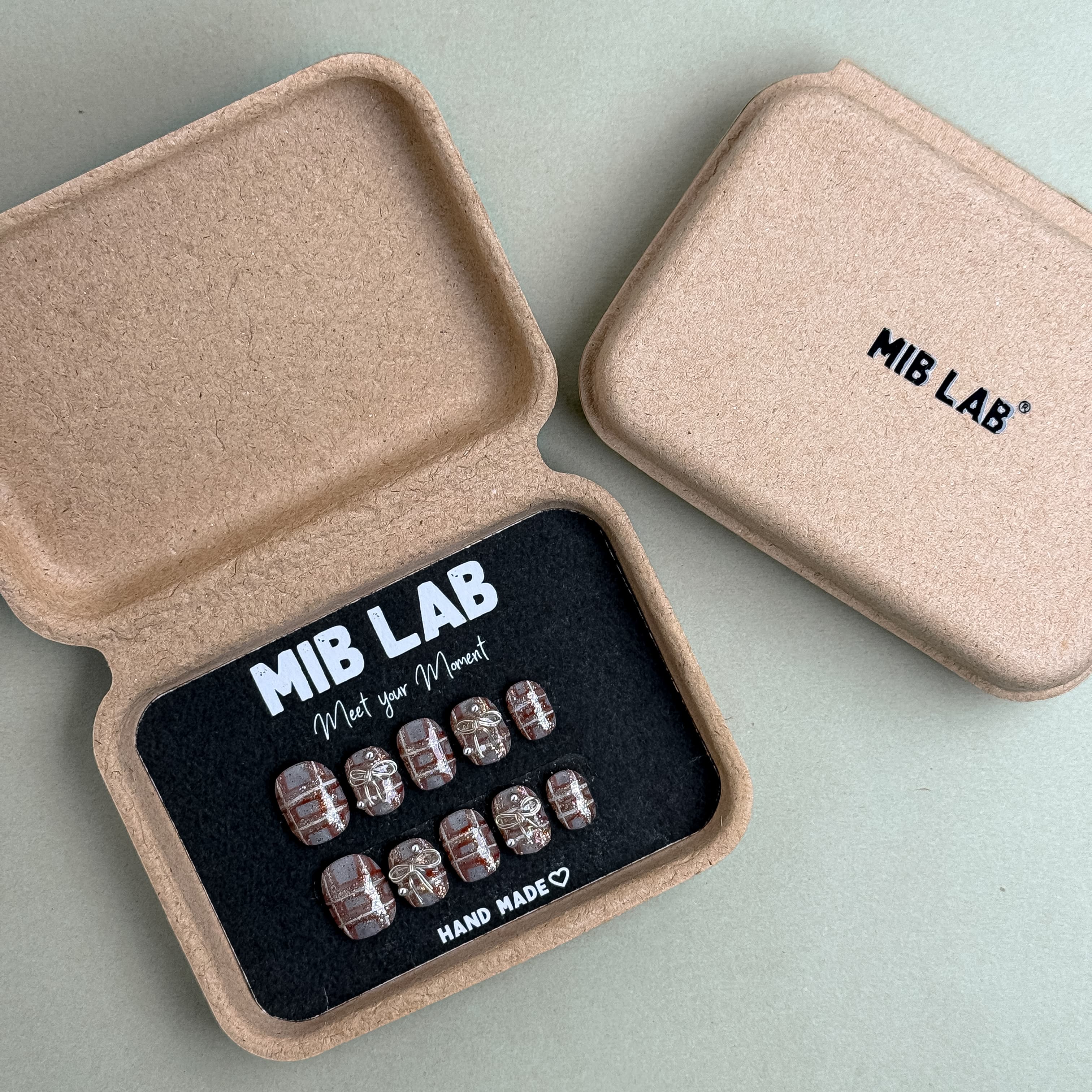 Coffret MIB LAB Steelé avec press on nails premium réutilisables, kit complet, retrait à Genève et livraison en Suisse.