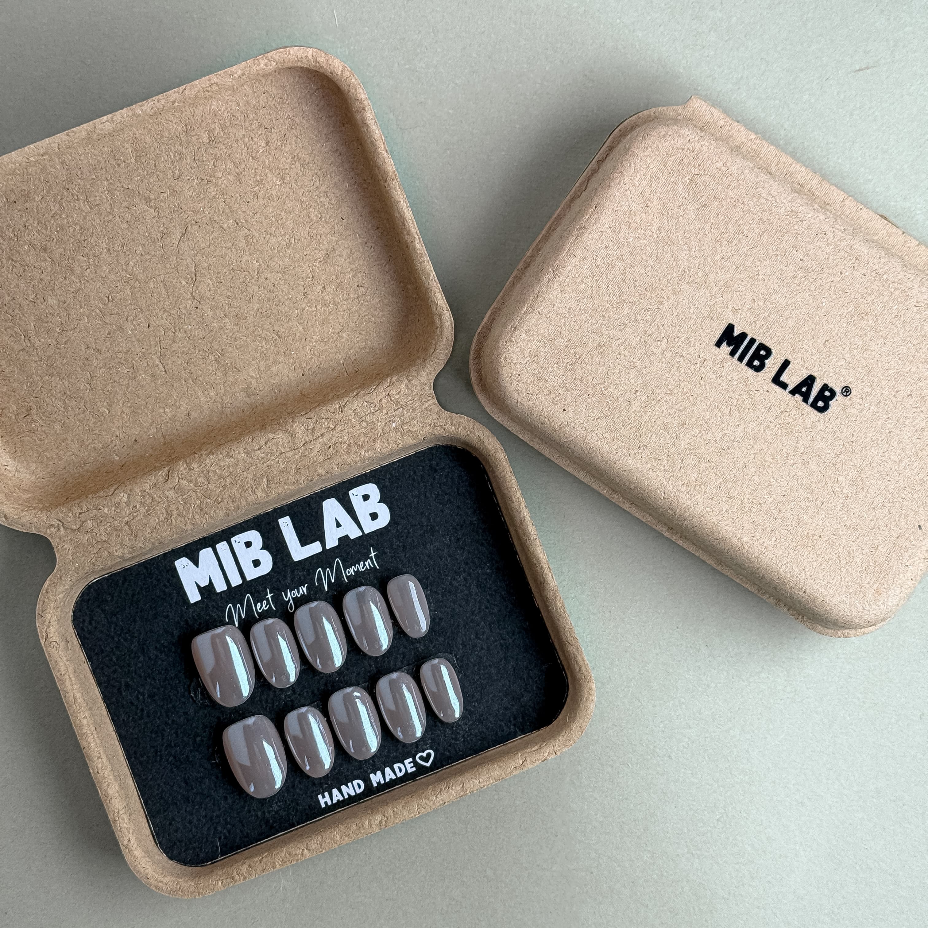Coffret MIB LAB Casablanca avec press on nails premium réutilisables nude, kit complet, retrait à Genève et livraison en Suisse.