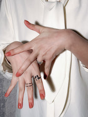Aura ongles press-on nude portés à la main, finition élégante et naturelle