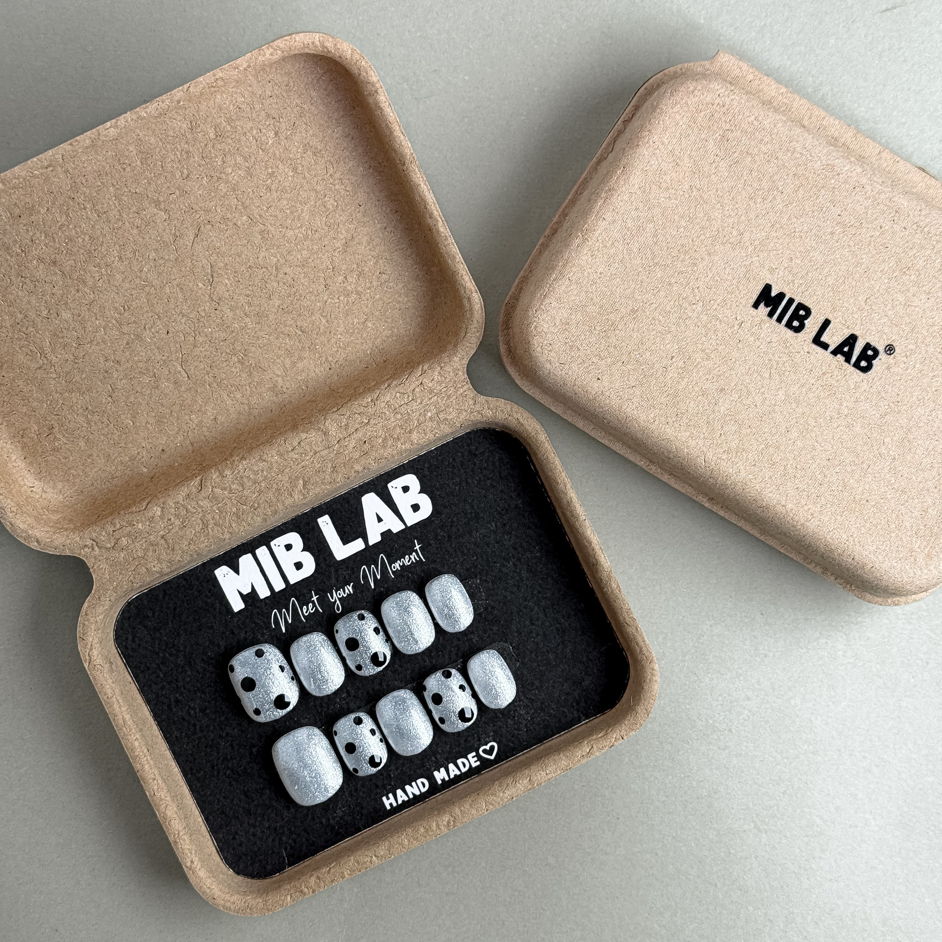 Coffret MIB LAB Just avec press on nails premium réutilisables noir et blanc, kit complet, retrait à Genève et livraison en Suisse.