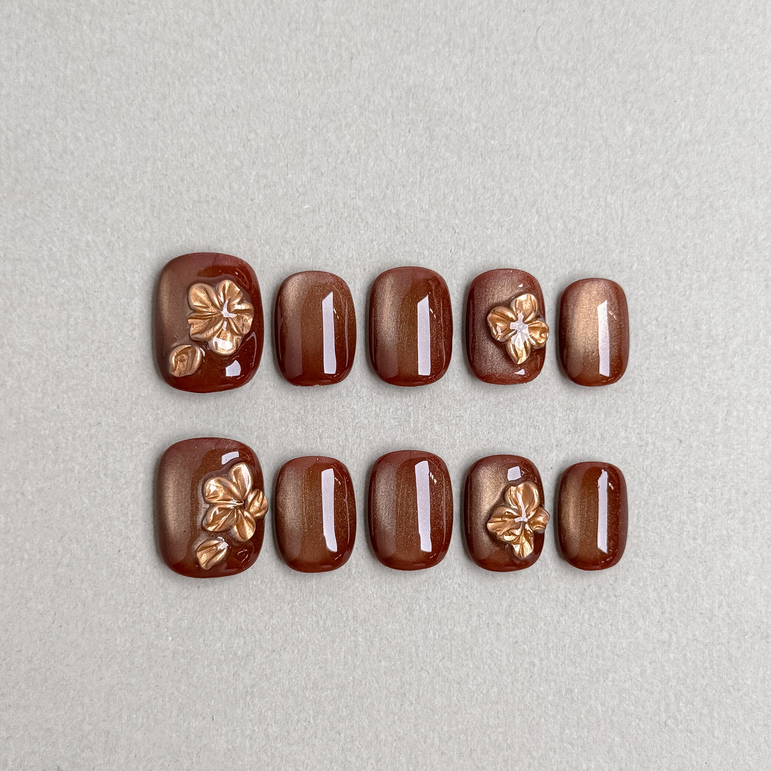 Faux Ongles R¡§|utilisables MIBLAB marron chocolat avec fleurs dor¡§|es, Press-On Nails Premium Gen¡§¡§ve