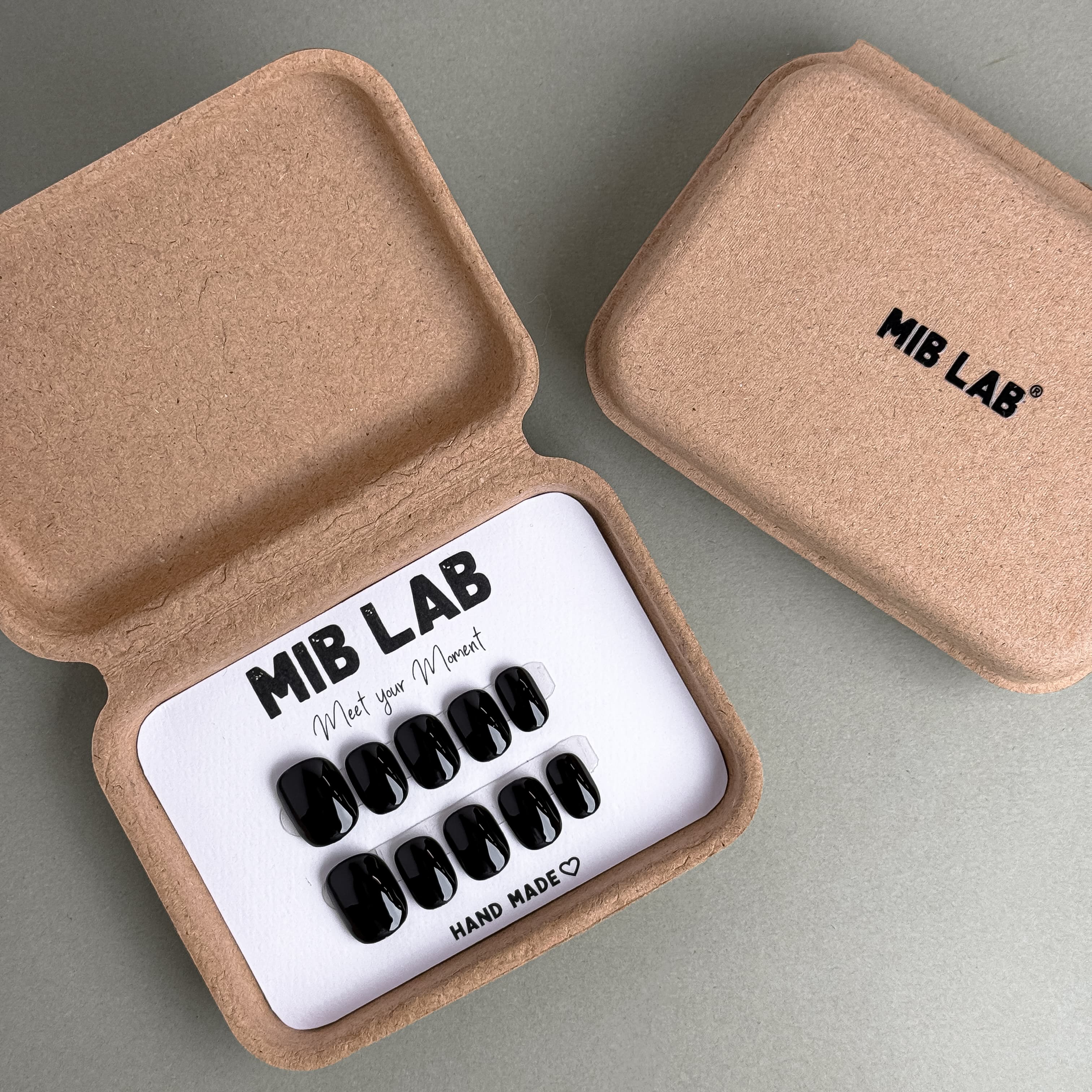 Ink faux ongles noirs premium MIBLAB dans boîtier, press-on nails réutilisables Genève