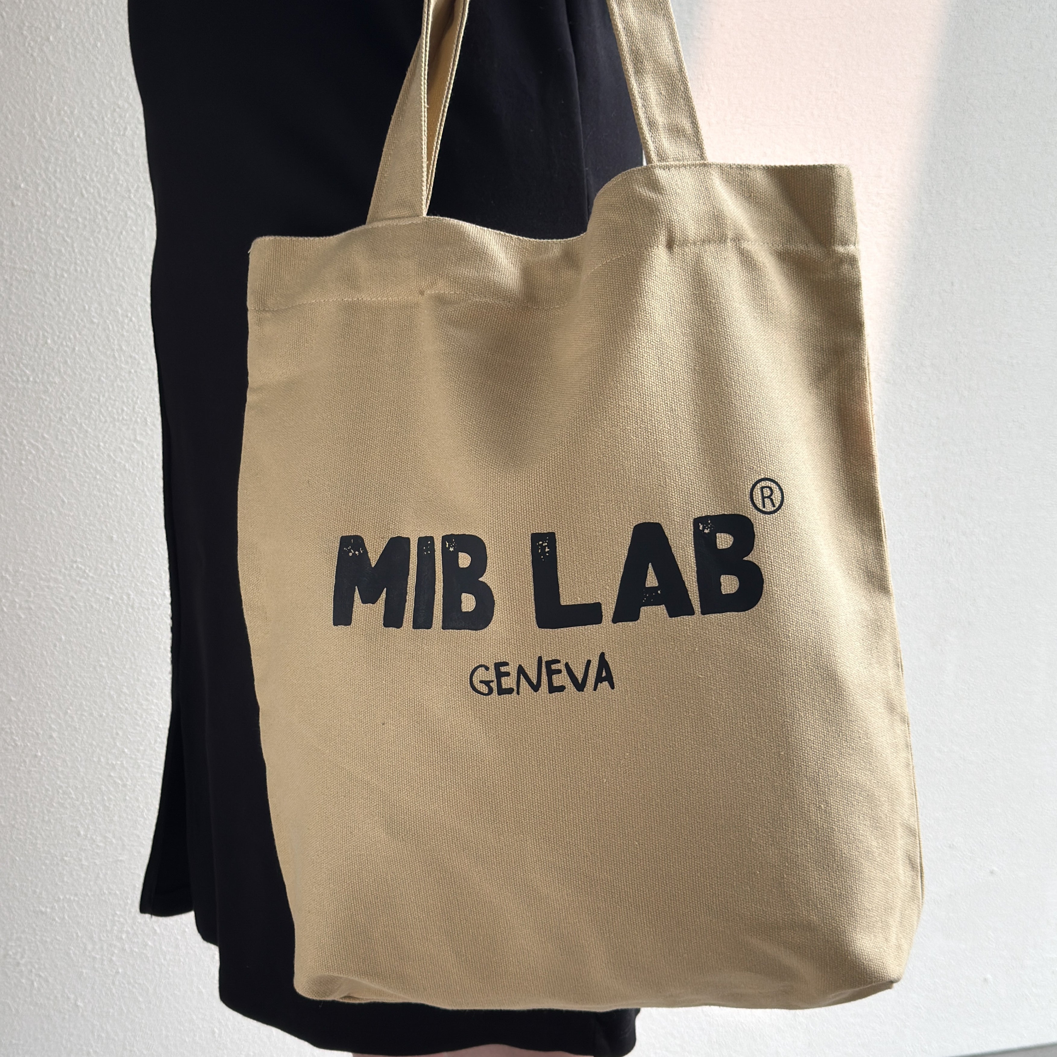 Sac beige MIBLAB ?¡ãNail It Your Way?¡À, accessoire exclusif boutique Gen¡§¡§ve