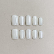 Milk+ : faux ongles réutilisables blanc laiteux uni, press on nails premium, finition brillante effet laqué.