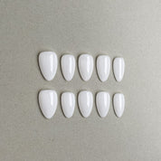 Coco Almond ongles press-on blancs premium MIBLAB, faux ongles réutilisables à Genève