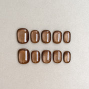 Tombé : faux ongles réutilisables brun caramel chaud, press on nails premium, finition brillante effet laqué.