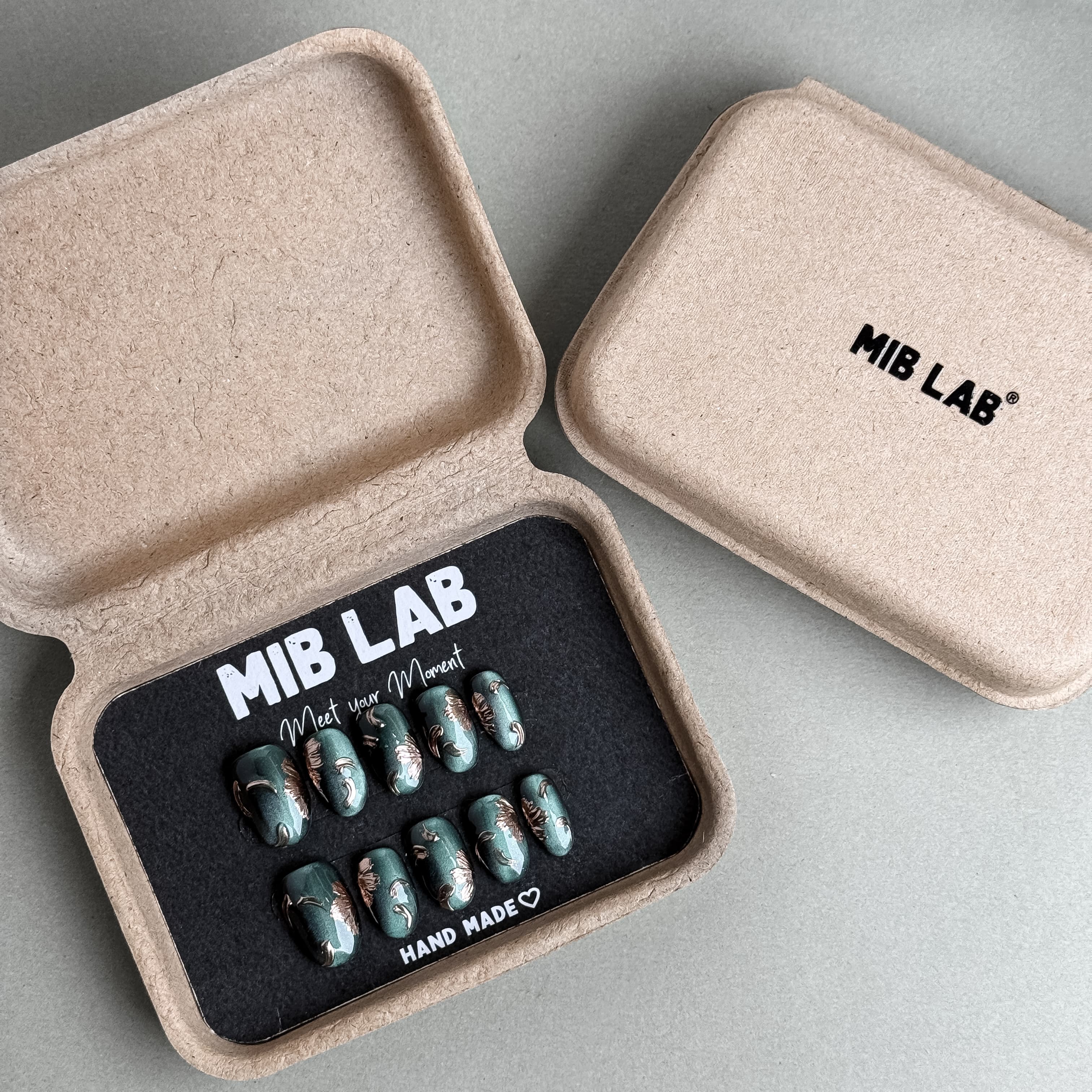 Coffret MIB LAB Jade avec press on nails premium réutilisables vert, kit complet, retrait à Genève et livraison en Suisse.