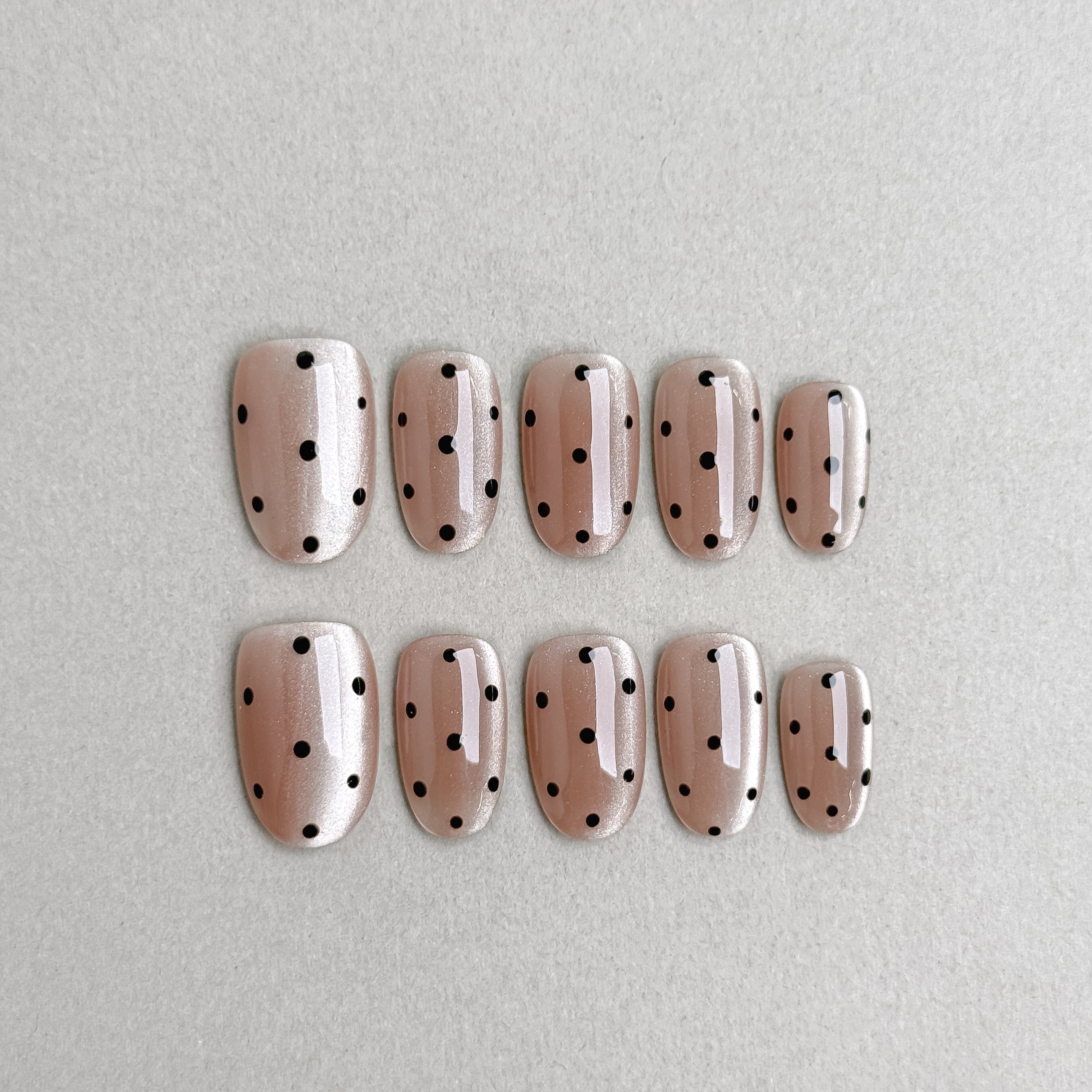Faux Ongles R¡§|utilisables MIBLAB nude ¡§¡è pois noirs, Press-On Nails Premium Gen¡§¡§ve