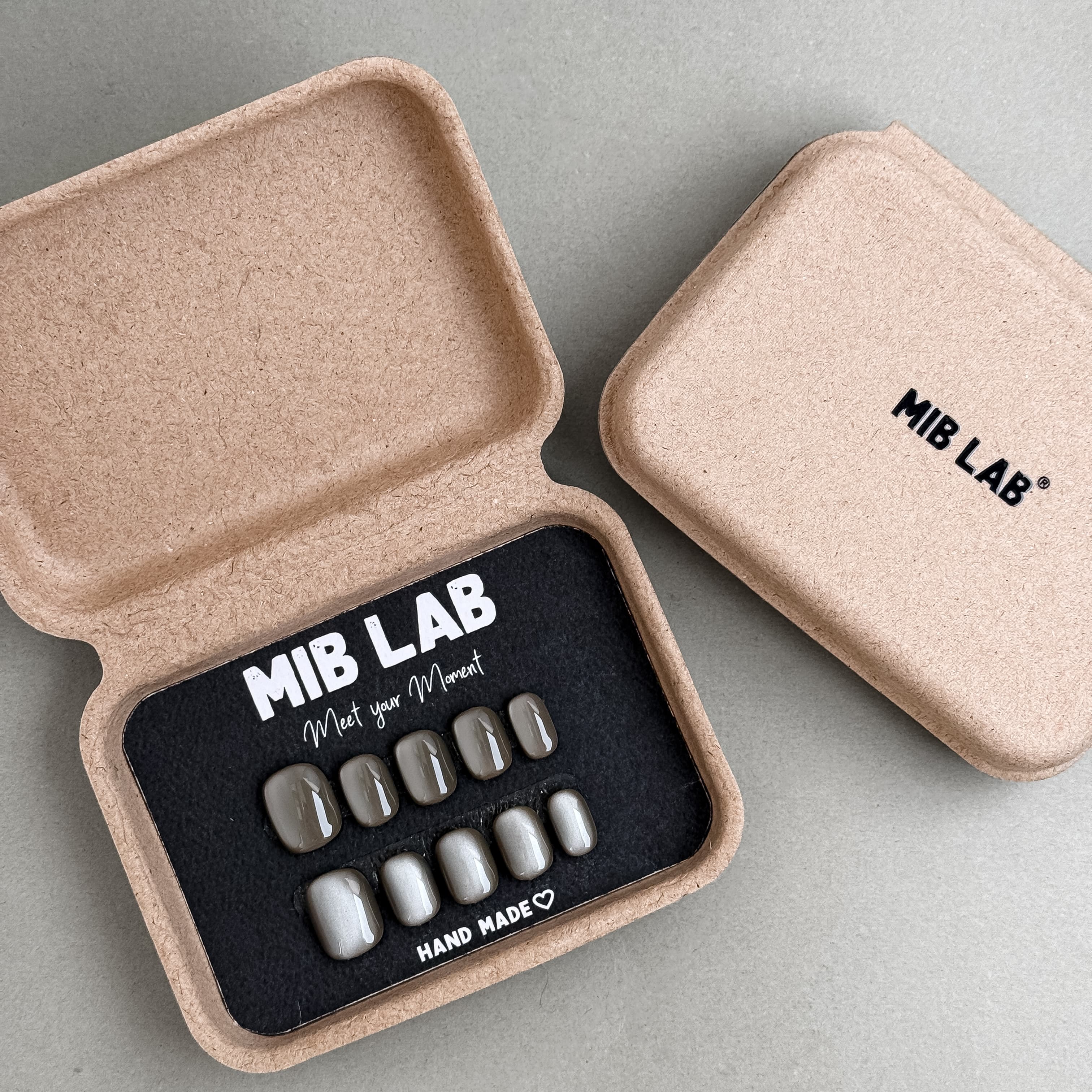 Coffret MIB LAB Radio avec press on nails premium réutilisables gris, kit complet, retrait à Genève et livraison en Suisse.