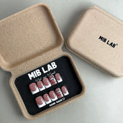Coffret MIB LAB Frencherry avec press on nails premium réutilisables rose et tartan, kit complet, retrait à Genève et livraison en Suisse.